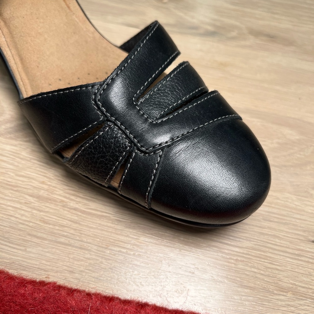 Clark’s Classic Black Women's Lower Heel Dress Shoe 9.5 Narrow